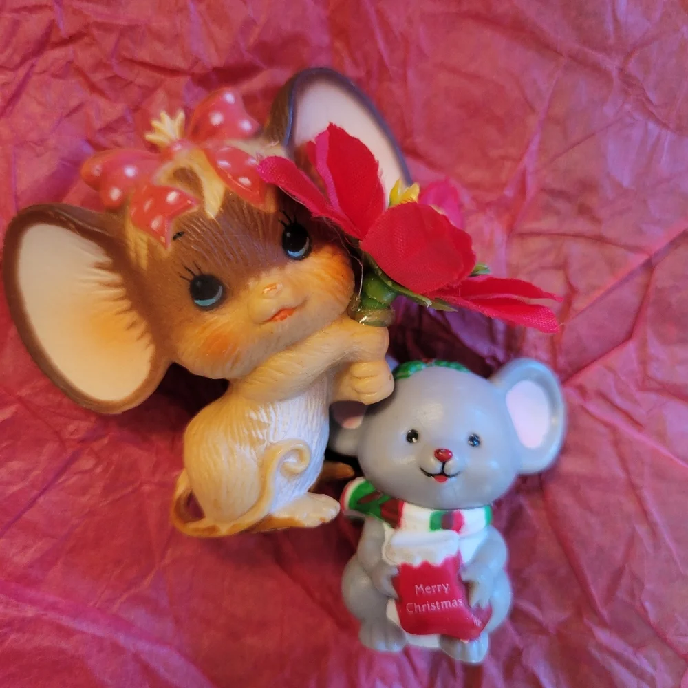 Cute Vintage Christmas Mice ~ Kitschy! ~ Russ Berrie ~ Tiny But Charming!